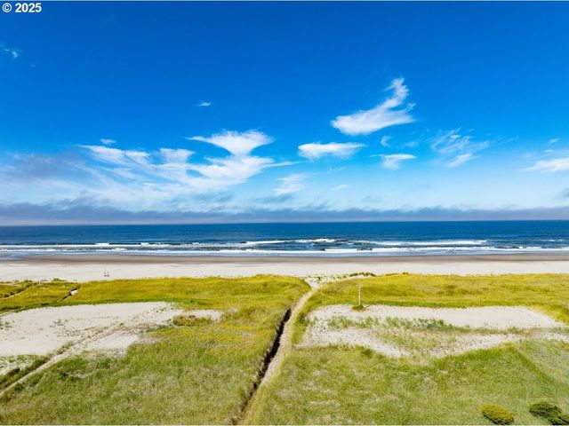 30715 G St, Ocean Park, WA 98640