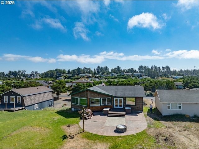 30715 G St, Ocean Park, WA 98640