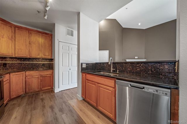 3890 S Dayton Street 301, Aurora, CO 80014