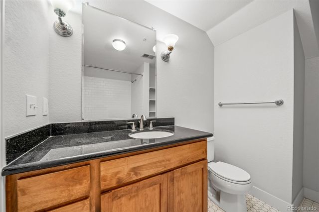 3890 S Dayton Street 301, Aurora, CO 80014