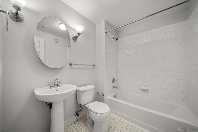 3890 S Dayton Street 301, Aurora, CO 80014