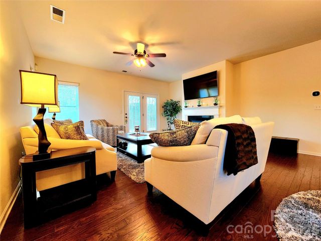 7315 Strawberry Fields Lane, Charlotte, NC 28278