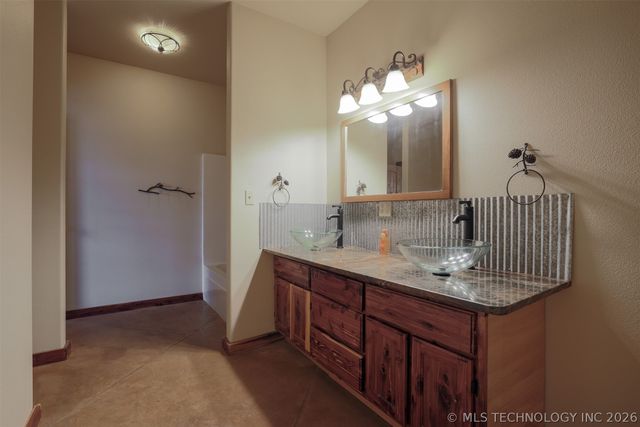 1488 N 429 Road, Pryor, OK 74361