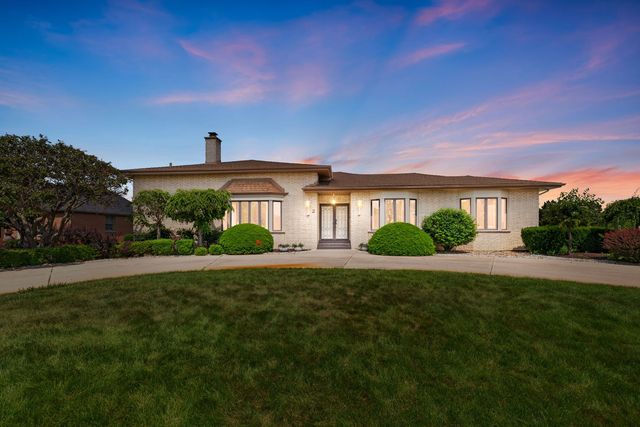 2 Hamilton Lane, Oak Brook, IL 60523