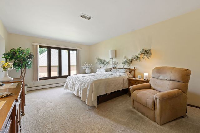 2 Hamilton Lane, Oak Brook, IL 60523
