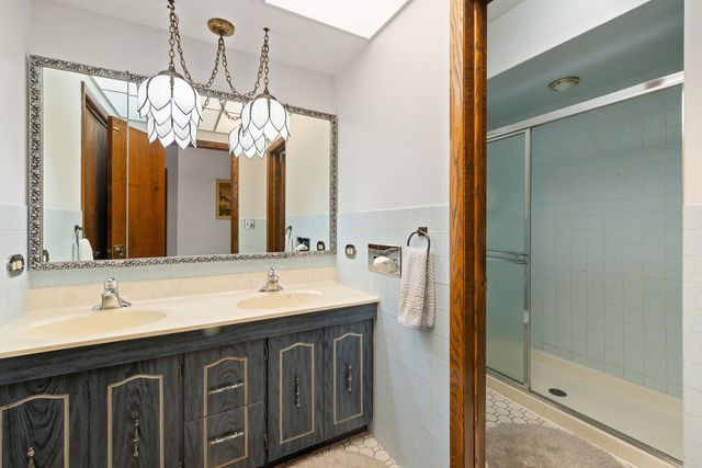2 Hamilton Lane, Oak Brook, IL 60523