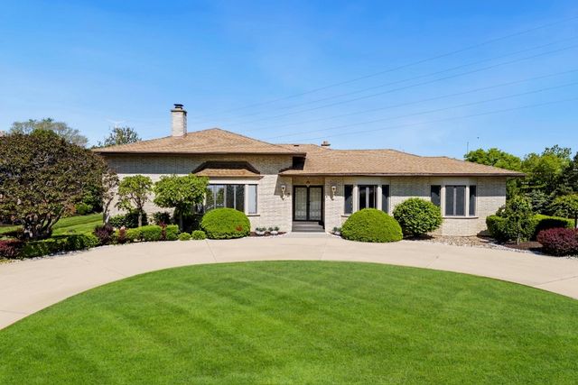 2 Hamilton Lane, Oak Brook, IL 60523
