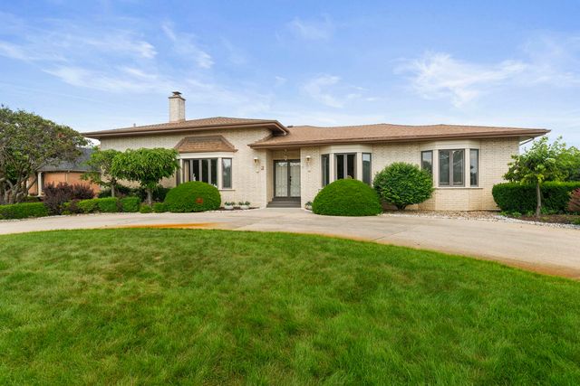 2 Hamilton Lane, Oak Brook, IL 60523
