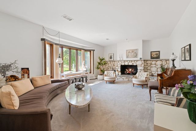 2 Hamilton Lane, Oak Brook, IL 60523