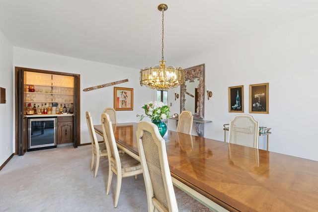 2 Hamilton Lane, Oak Brook, IL 60523