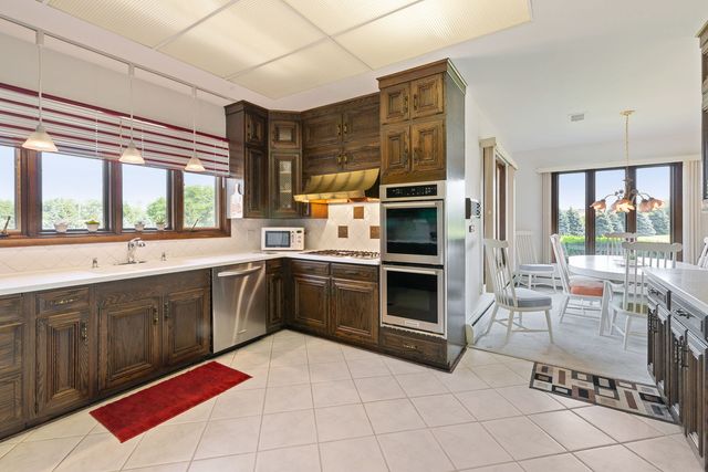 2 Hamilton Lane, Oak Brook, IL 60523
