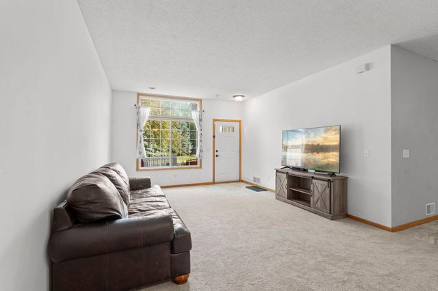 624 Tamarack Trail, Farmington, MN 55024