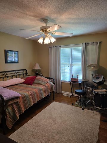 180 Peppers Mill Drive, Paducah, KY 42001