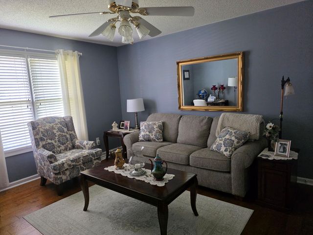 180 Peppers Mill Drive, Paducah, KY 42001
