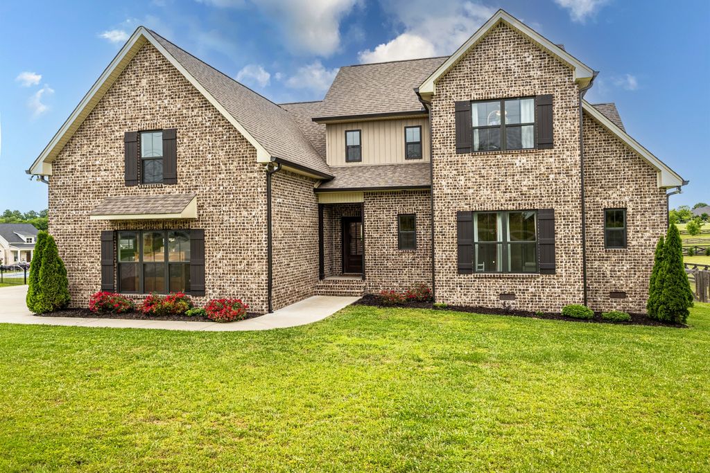746 N Russell St, Portland, TN 37148
