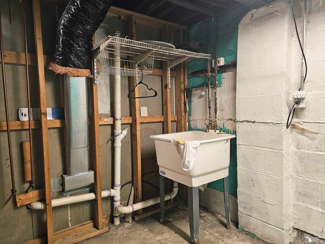 6764 Jackson Street, Taylor, MI 48180