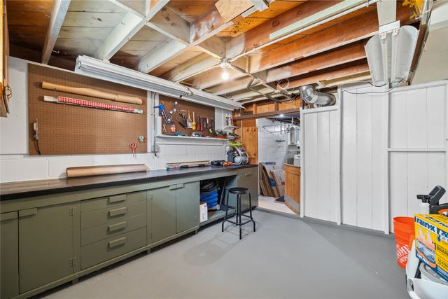 1605 56th Street, Des Moines, IA 50310