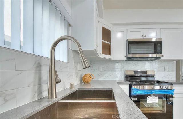 11732 Hamlin Street, North Hollywood, CA 91606