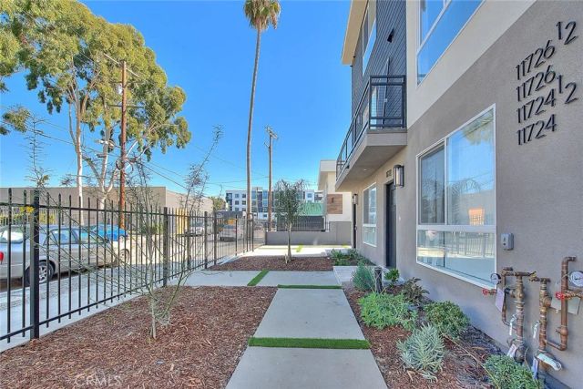 11732 Hamlin Street, North Hollywood, CA 91606