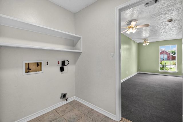 925 S 6th Street, La Porte, TX 77571