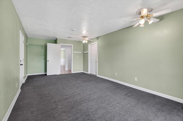 925 S 6th Street, La Porte, TX 77571