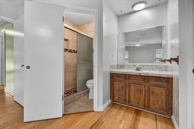 925 S 6th Street, La Porte, TX 77571