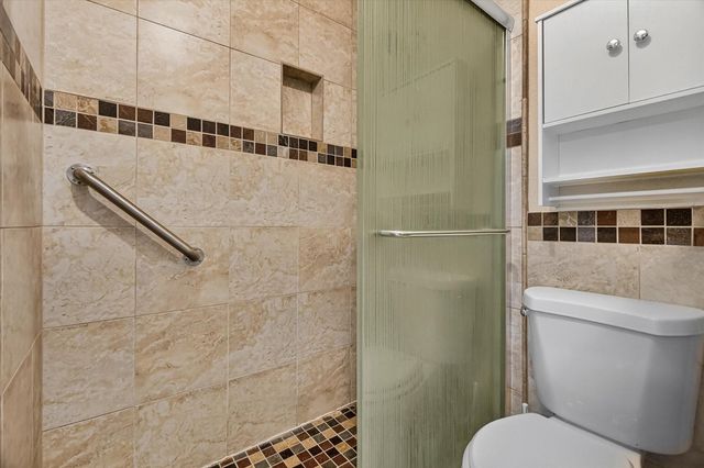 925 S 6th Street, La Porte, TX 77571