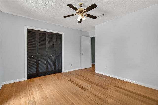 925 S 6th Street, La Porte, TX 77571