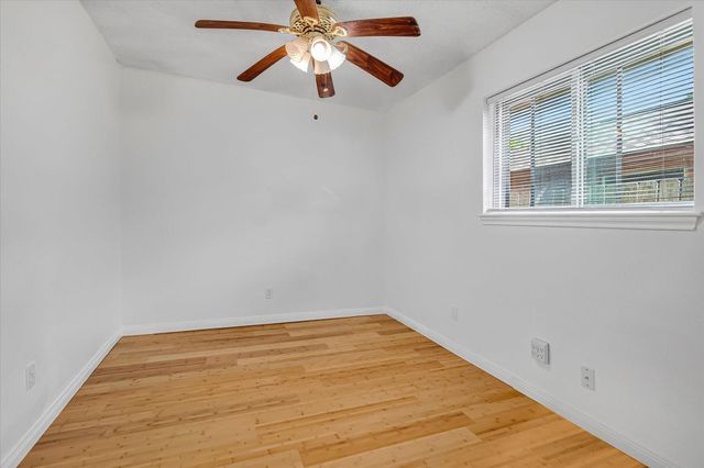 925 S 6th Street, La Porte, TX 77571