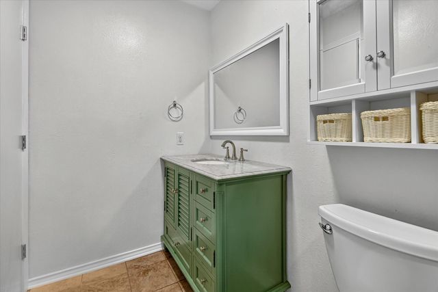 925 S 6th Street, La Porte, TX 77571