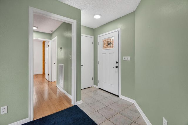 925 S 6th Street, La Porte, TX 77571