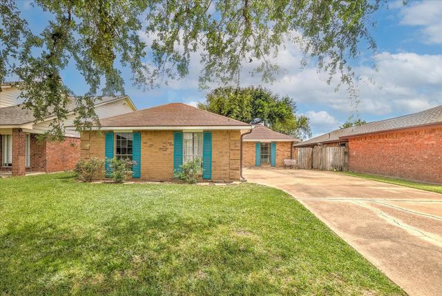 925 S 6th Street, La Porte, TX 77571