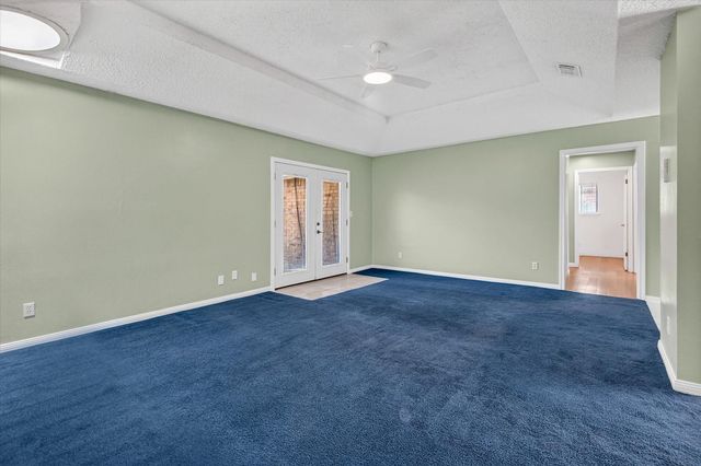 925 S 6th Street, La Porte, TX 77571