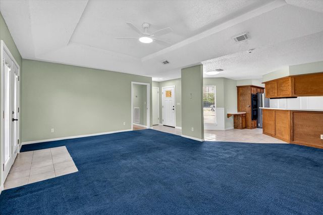 925 S 6th Street, La Porte, TX 77571