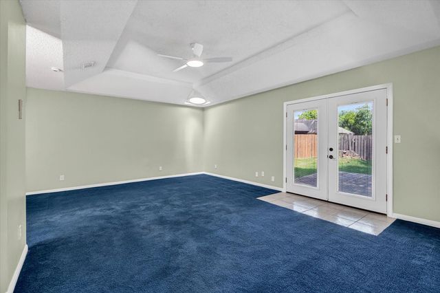 925 S 6th Street, La Porte, TX 77571