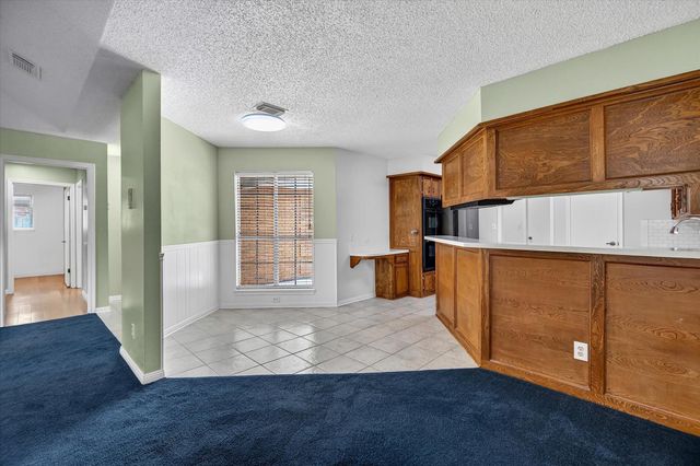 925 S 6th Street, La Porte, TX 77571