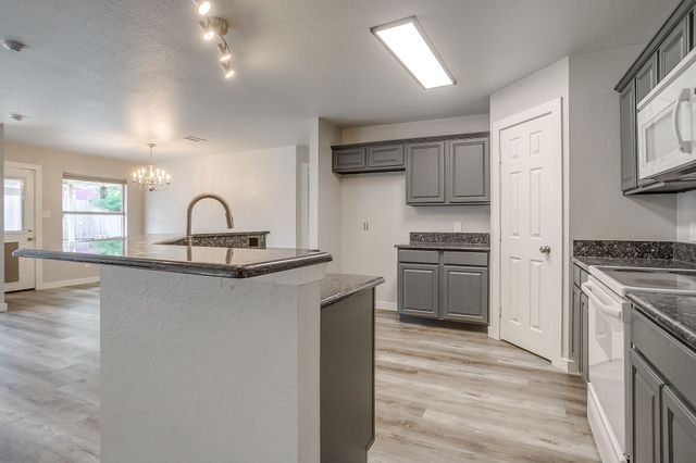 1024 Heberle Drive, Burleson, TX 76028