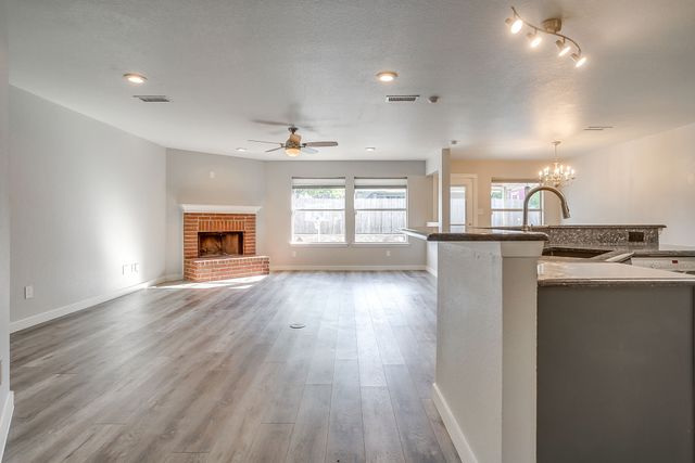 1024 Heberle Drive, Burleson, TX 76028