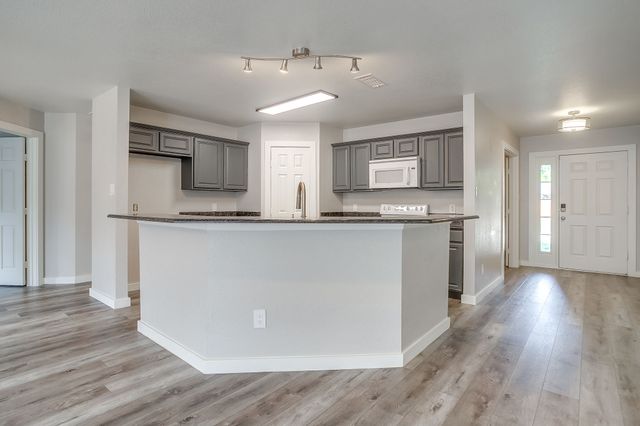 1024 Heberle Drive, Burleson, TX 76028