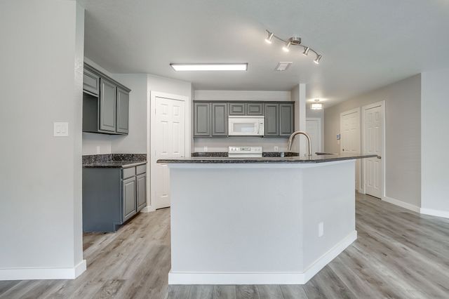 1024 Heberle Drive, Burleson, TX 76028