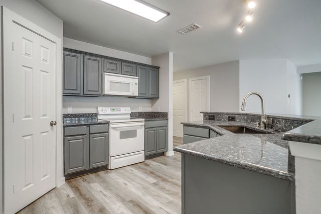 1024 Heberle Drive, Burleson, TX 76028