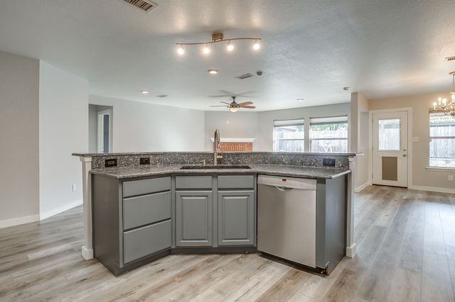 1024 Heberle Drive, Burleson, TX 76028