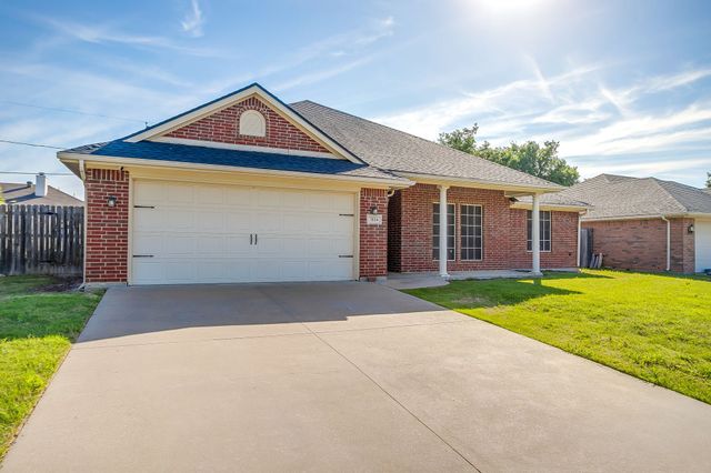 1024 Heberle Drive, Burleson, TX 76028
