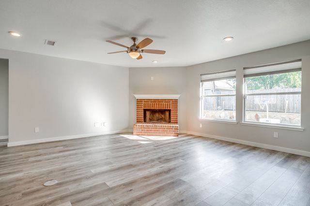 1024 Heberle Drive, Burleson, TX 76028