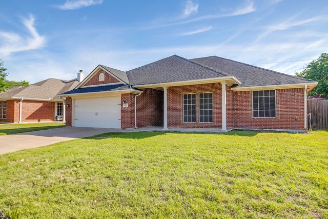 1024 Heberle Drive, Burleson, TX 76028