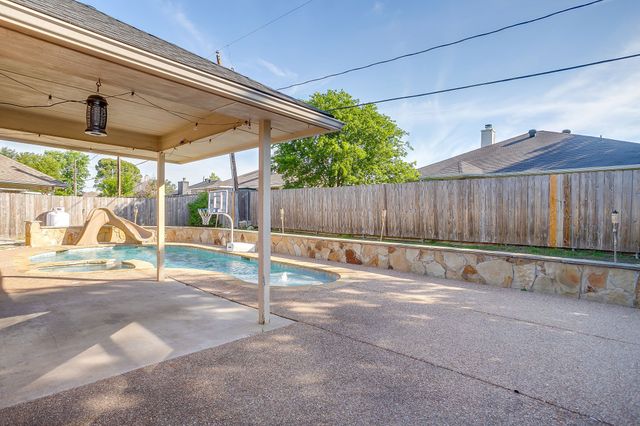 1024 Heberle Drive, Burleson, TX 76028