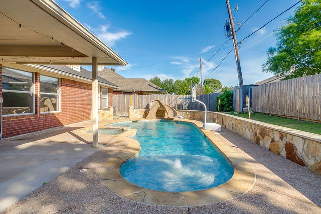 1024 Heberle Drive, Burleson, TX 76028