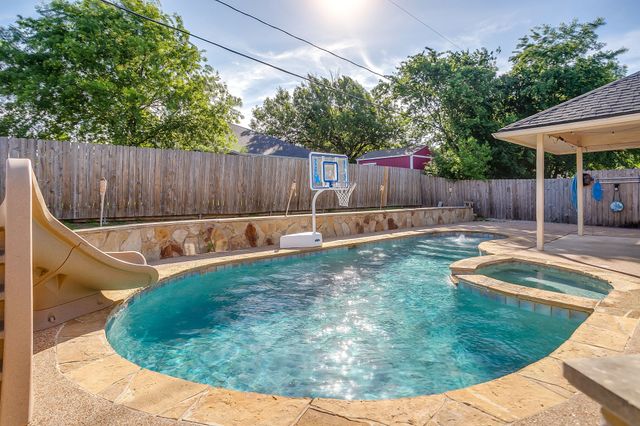1024 Heberle Drive, Burleson, TX 76028