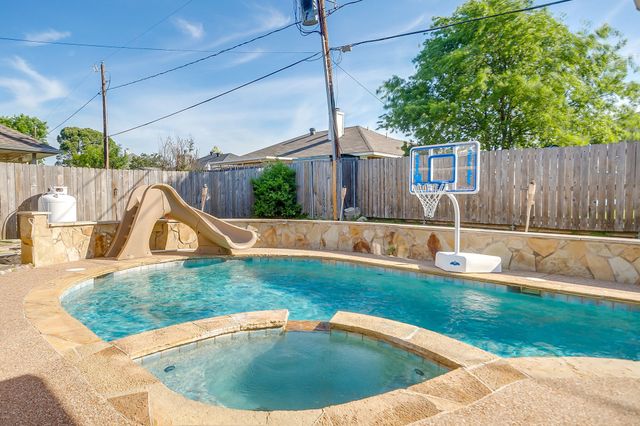 1024 Heberle Drive, Burleson, TX 76028
