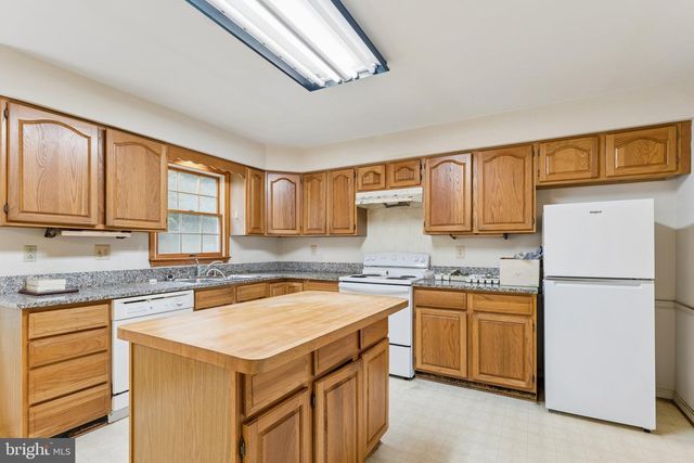 7704 LAKE GLEN DR, Glenn Dale, MD 20769